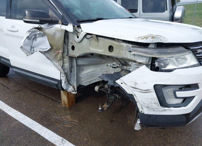 Photo 6 of 2017 Ford Explorer XLT (VIN 1FM5K7D80HGC13215)