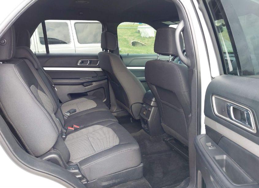 Photo 8 of 2017 Ford Explorer XLT (VIN 1FM5K7D80HGC13215)