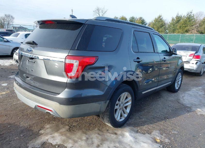 Photo 4 of 2017 Ford Explorer XLT (VIN 1FM5K7D80HGC63578)