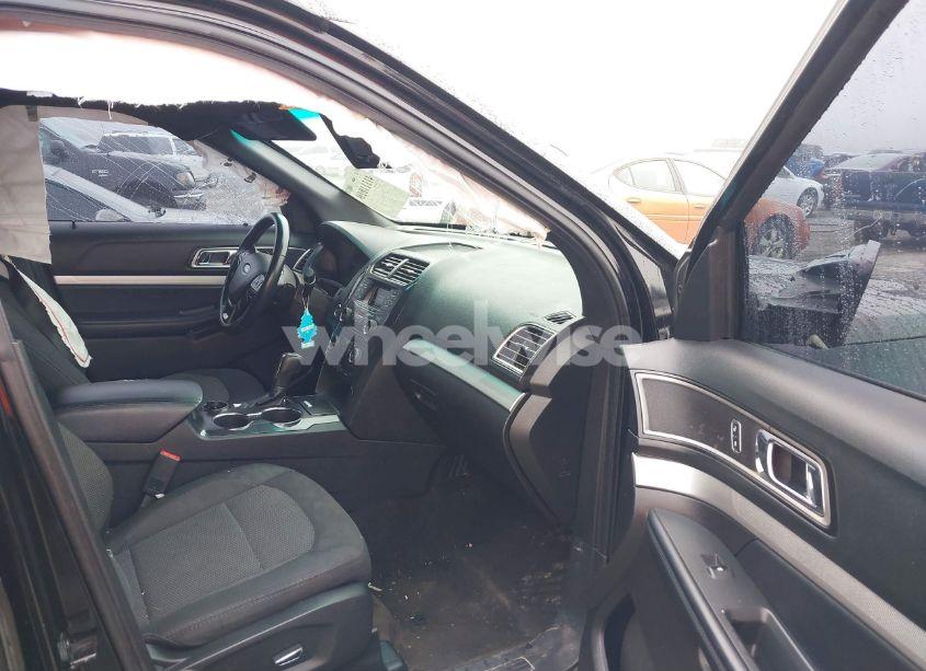 Photo 5 of 2017 Ford Explorer XLT (VIN 1FM5K7D80HGD10267)