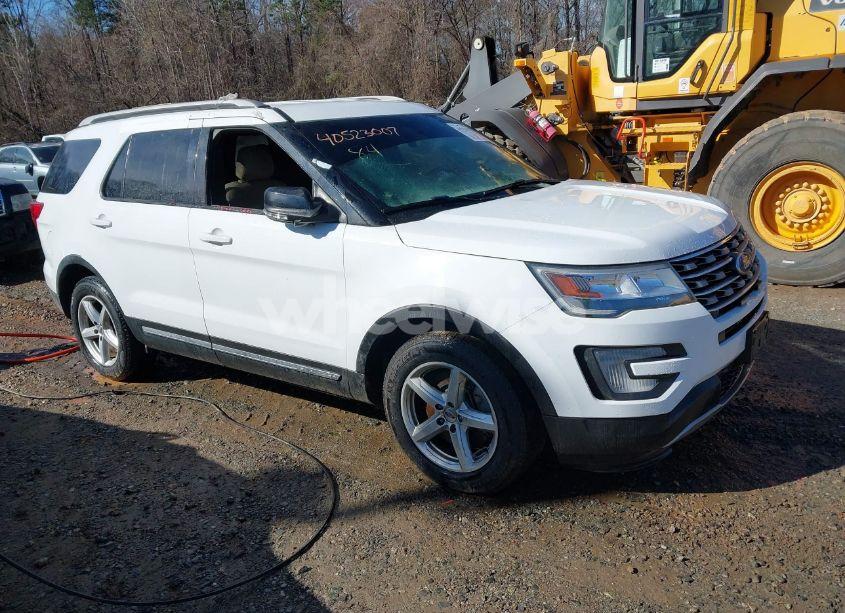 2017 Ford Explorer XLT (VIN 1FM5K7D80HGD34715) main photo