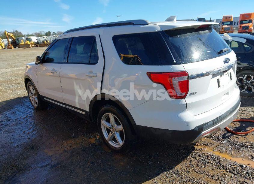 Photo 3 of 2017 Ford Explorer XLT (VIN 1FM5K7D80HGD34715)