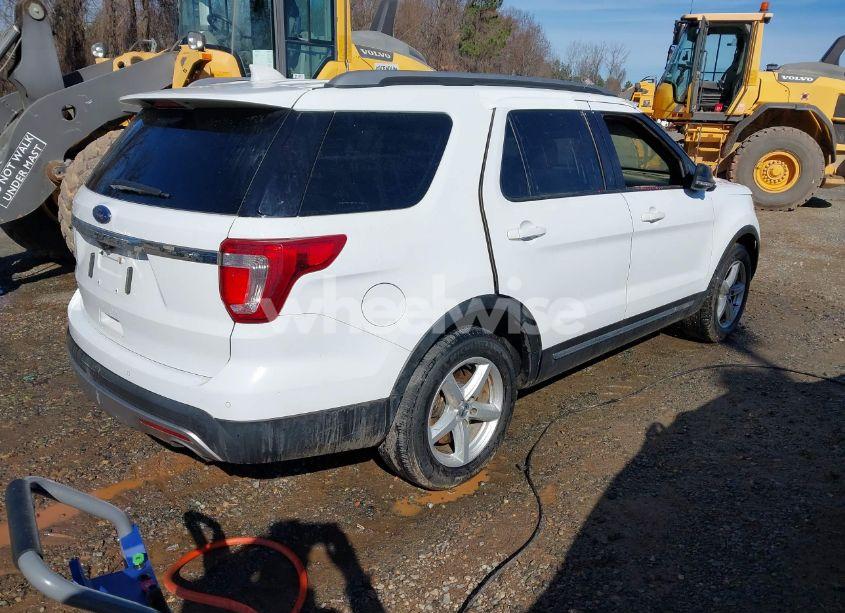 Photo 4 of 2017 Ford Explorer XLT (VIN 1FM5K7D80HGD34715)