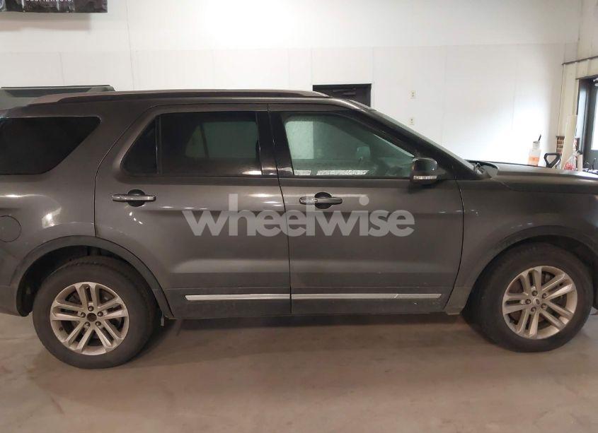 Photo 13 of 2017 Ford Explorer XLT (VIN 1FM5K7D80HGD77726)