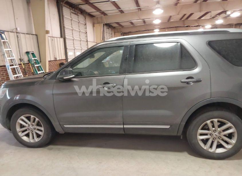 Photo 14 of 2017 Ford Explorer XLT (VIN 1FM5K7D80HGD77726)