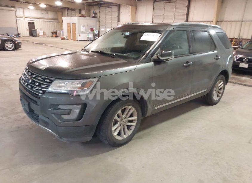 Photo 2 of 2017 Ford Explorer XLT (VIN 1FM5K7D80HGD77726)