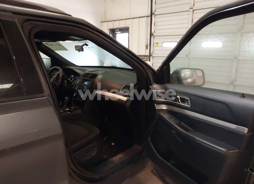 Photo 5 of 2017 Ford Explorer XLT (VIN 1FM5K7D80HGD77726)