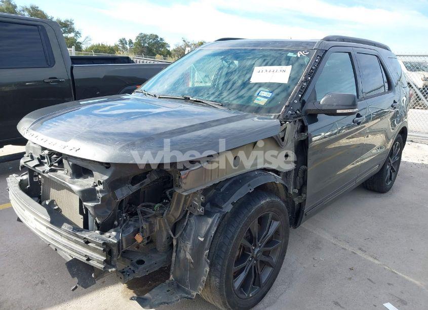 Photo 2 of 2017 Ford Explorer XLT (VIN 1FM5K7D80HGE39044)