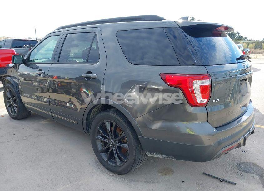 Photo 3 of 2017 Ford Explorer XLT (VIN 1FM5K7D80HGE39044)