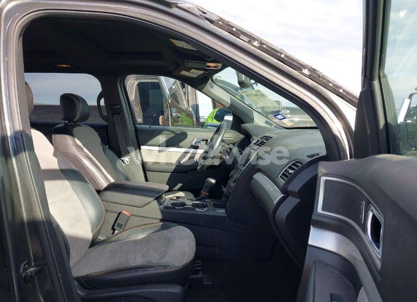 Photo 5 of 2017 Ford Explorer XLT (VIN 1FM5K7D80HGE39044)