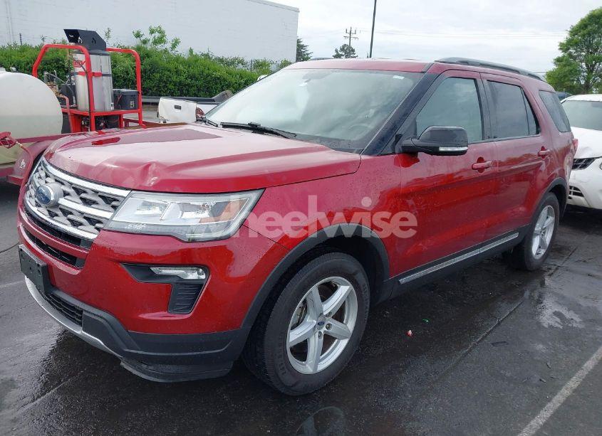 Photo 2 of 2018 Ford Explorer XLT (VIN 1FM5K7D80JGA52631)