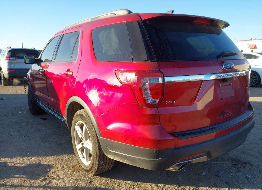 Photo 3 of 2018 Ford Explorer XLT (VIN 1FM5K7D80JGB77578)