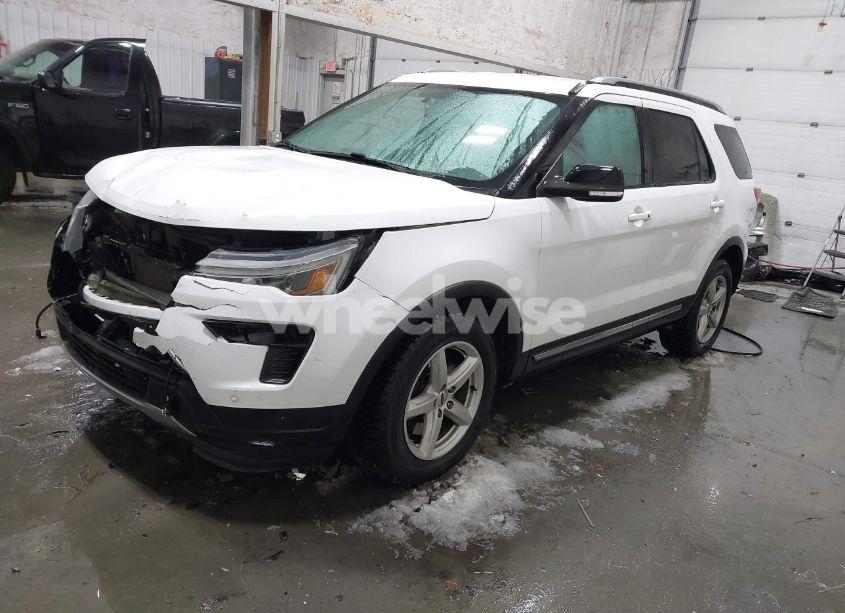 Photo 2 of 2018 Ford Explorer XLT (VIN 1FM5K7D80JGB79430)
