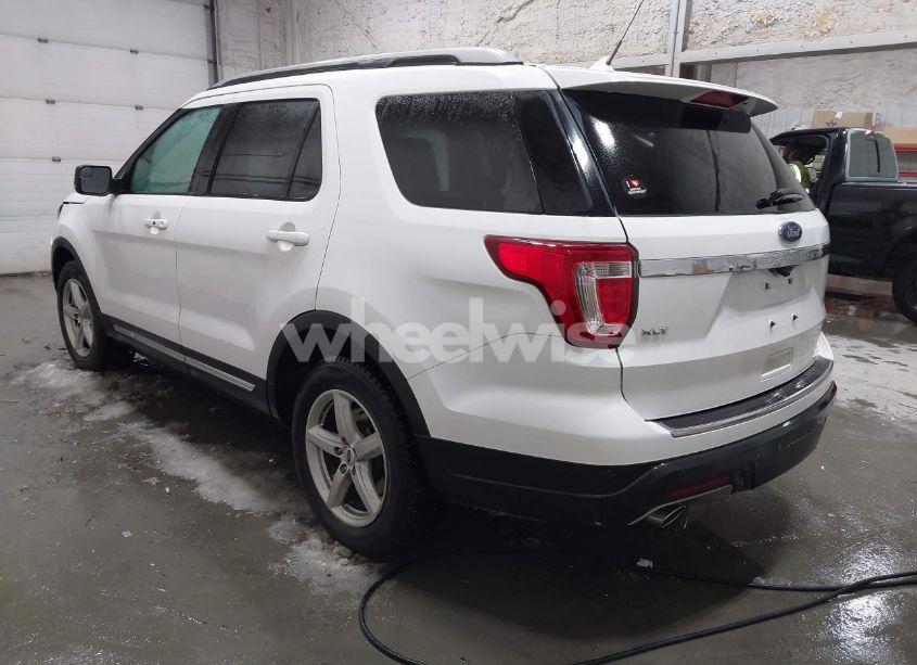 Photo 3 of 2018 Ford Explorer XLT (VIN 1FM5K7D80JGB79430)