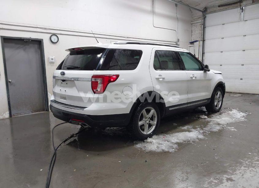 Photo 4 of 2018 Ford Explorer XLT (VIN 1FM5K7D80JGB79430)