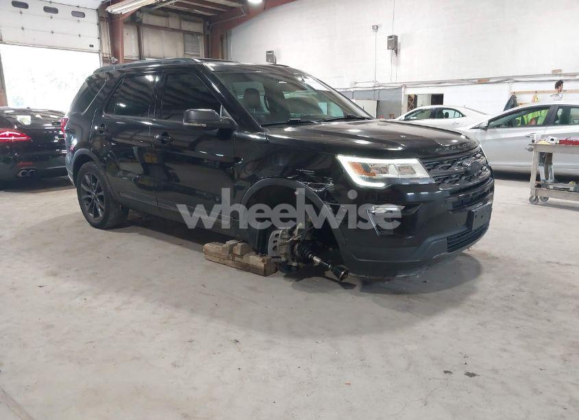 2018 Ford Explorer XLT (VIN 1FM5K7D80JGC32711) main photo