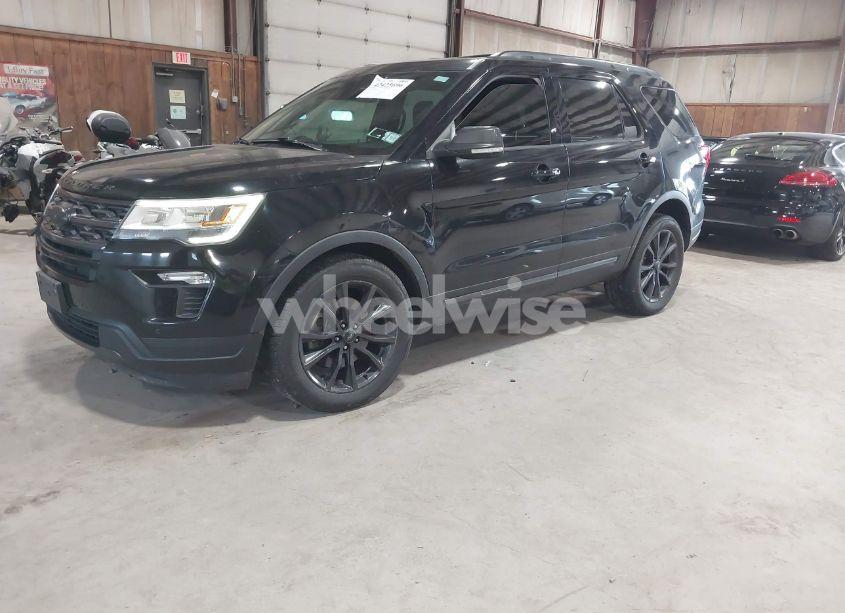 Photo 2 of 2018 Ford Explorer XLT (VIN 1FM5K7D80JGC32711)