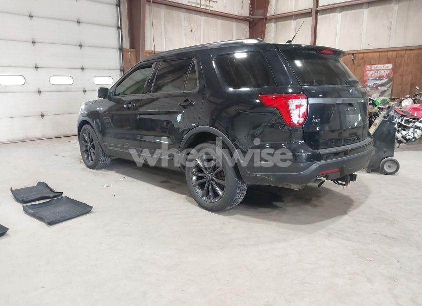 Photo 3 of 2018 Ford Explorer XLT (VIN 1FM5K7D80JGC32711)