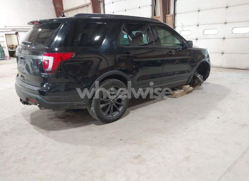 Photo 4 of 2018 Ford Explorer XLT (VIN 1FM5K7D80JGC32711)