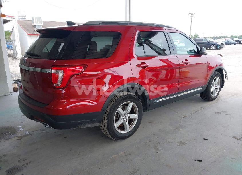 Photo 4 of 2018 Ford Explorer XLT (VIN 1FM5K7D80JGC81729)