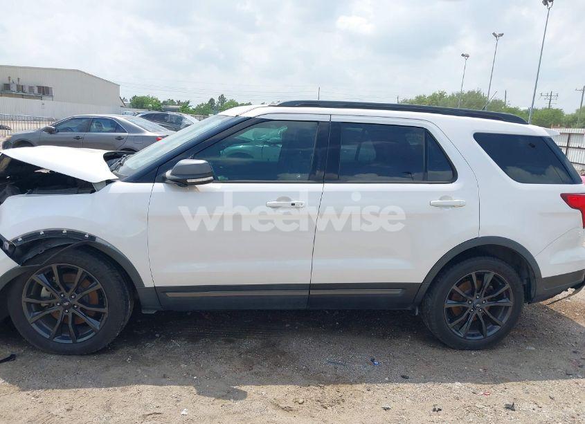 Photo 14 of 2019 Ford Explorer XLT (VIN 1FM5K7D80KGA21140)
