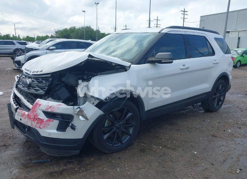Photo 2 of 2019 Ford Explorer XLT (VIN 1FM5K7D80KGA21140)