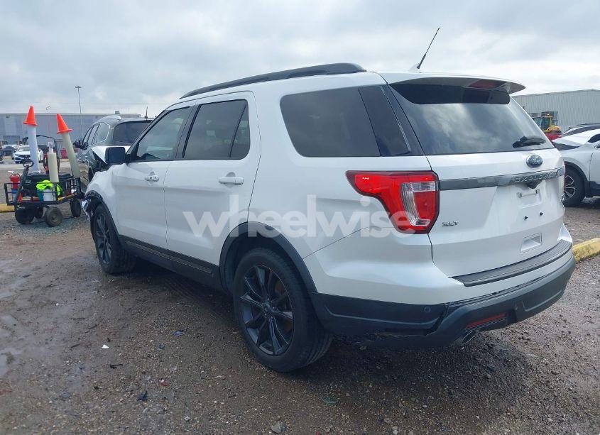Photo 3 of 2019 Ford Explorer XLT (VIN 1FM5K7D80KGA21140)