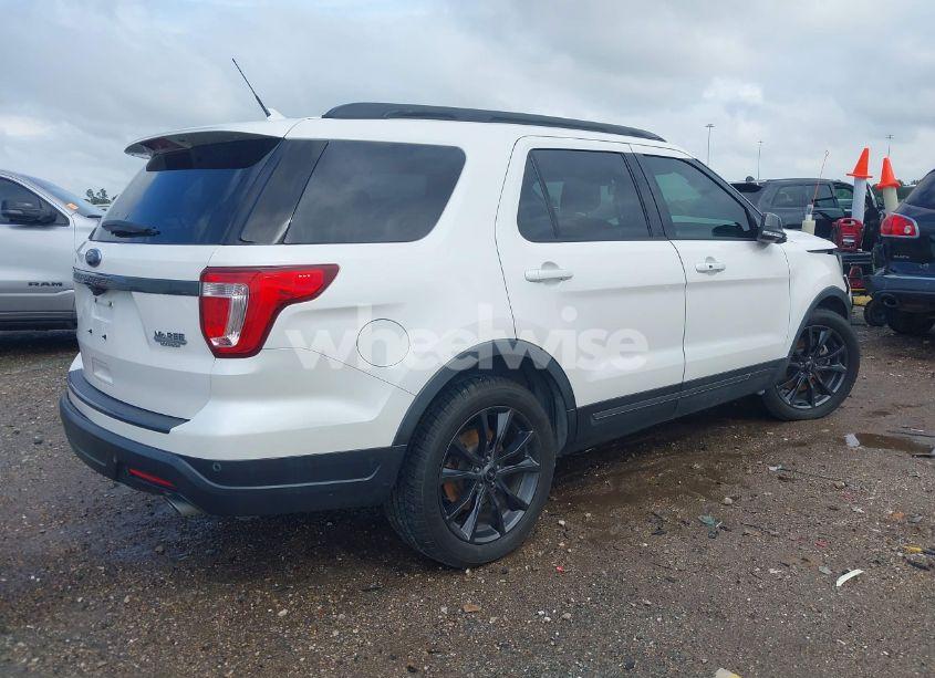 Photo 4 of 2019 Ford Explorer XLT (VIN 1FM5K7D80KGA21140)
