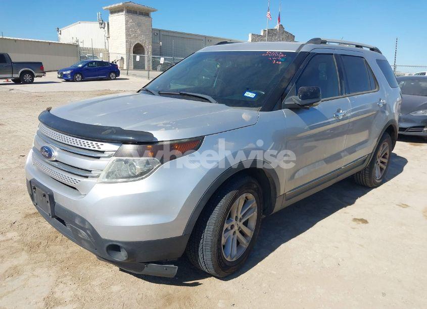 Photo 2 of 2013 Ford Explorer XLT (VIN 1FM5K7D81DGA08755)