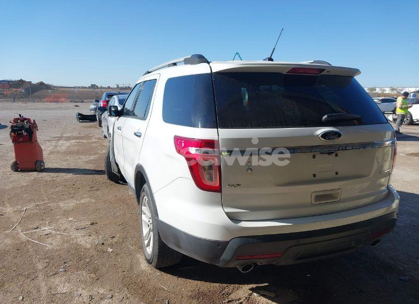 Photo 3 of 2014 Ford Explorer XLT (VIN 1FM5K7D81EGB78261)