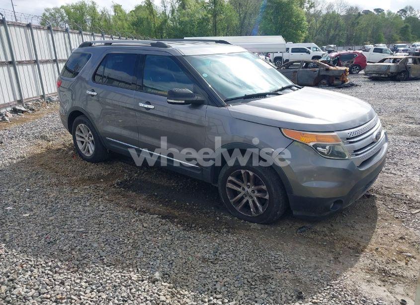 2014 Ford Explorer XLT (VIN 1FM5K7D81EGC05331) main photo