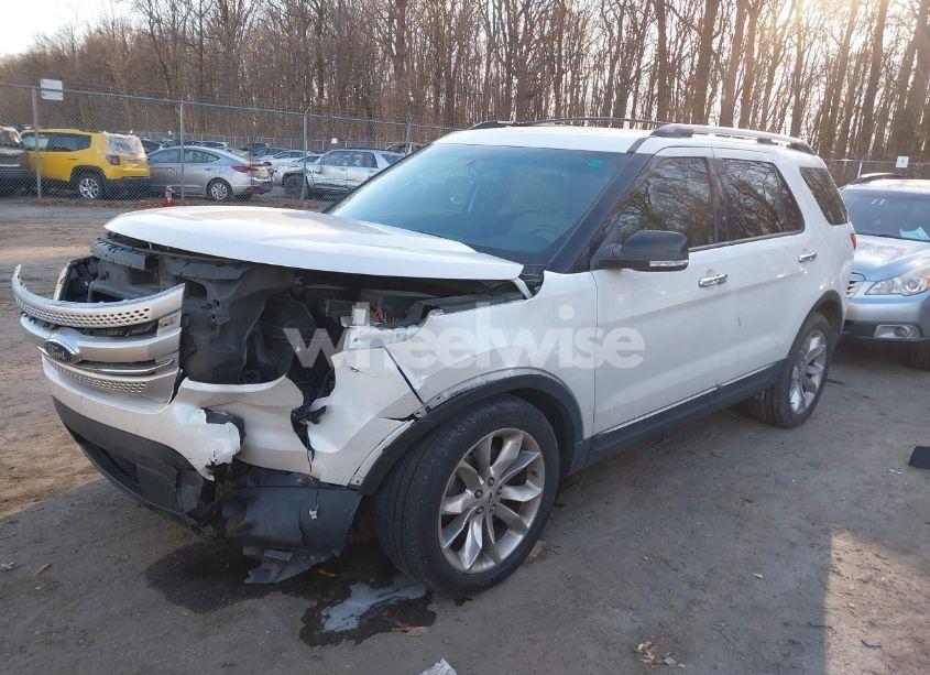 Photo 2 of 2015 Ford Explorer XLT (VIN 1FM5K7D81FGB46315)