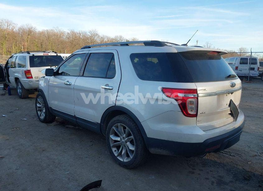 Photo 3 of 2015 Ford Explorer XLT (VIN 1FM5K7D81FGB46315)