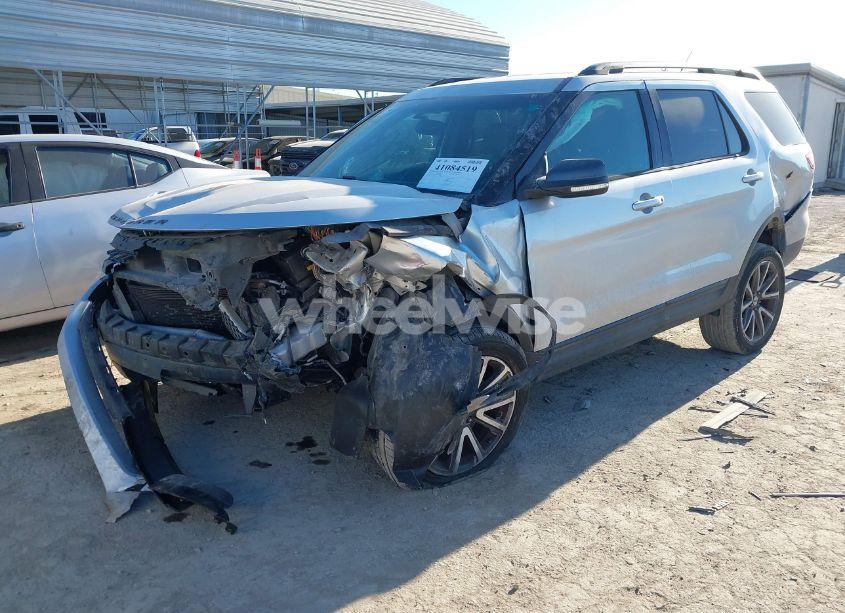 Photo 2 of 2015 Ford Explorer XLT (VIN 1FM5K7D81FGC24026)