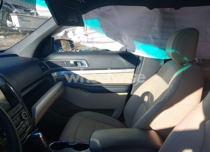 Photo 5 of 2016 Ford Explorer XLT (VIN 1FM5K7D81GGB58336)