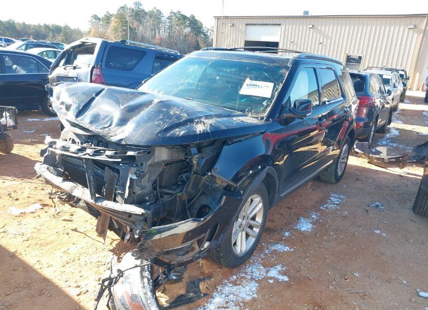 Photo 2 of 2017 Ford Explorer XLT (VIN 1FM5K7D81HGB58984)