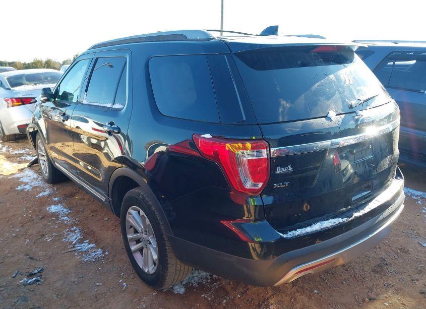 Photo 3 of 2017 Ford Explorer XLT (VIN 1FM5K7D81HGB58984)