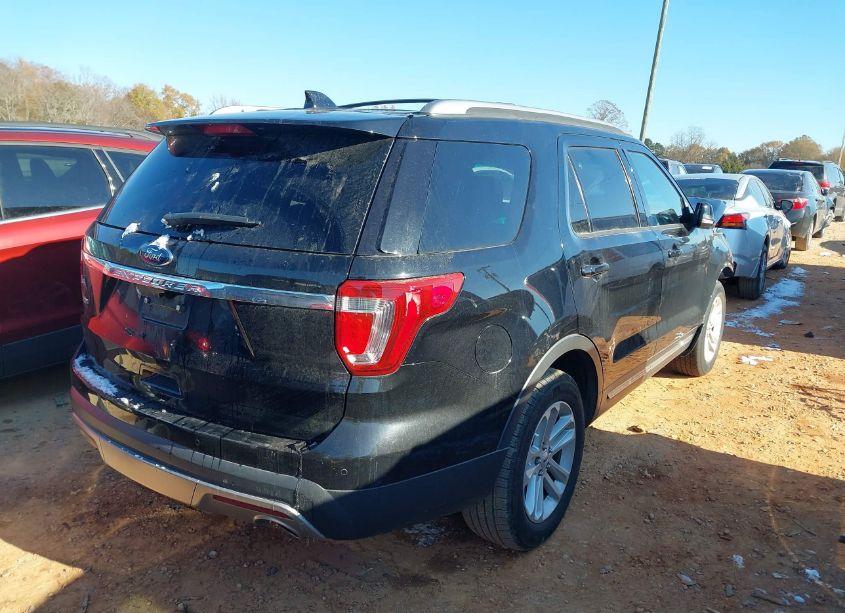 Photo 4 of 2017 Ford Explorer XLT (VIN 1FM5K7D81HGB58984)