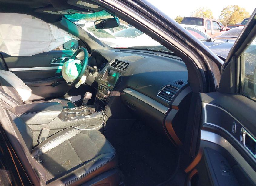Photo 5 of 2017 Ford Explorer XLT (VIN 1FM5K7D81HGB58984)
