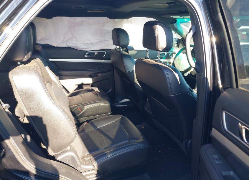 Photo 8 of 2017 Ford Explorer XLT (VIN 1FM5K7D81HGB58984)