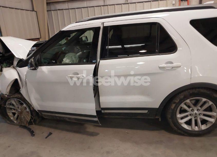 Photo 13 of 2017 Ford Explorer XLT (VIN 1FM5K7D81HGD51815)