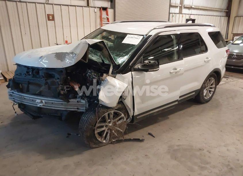 Photo 2 of 2017 Ford Explorer XLT (VIN 1FM5K7D81HGD51815)