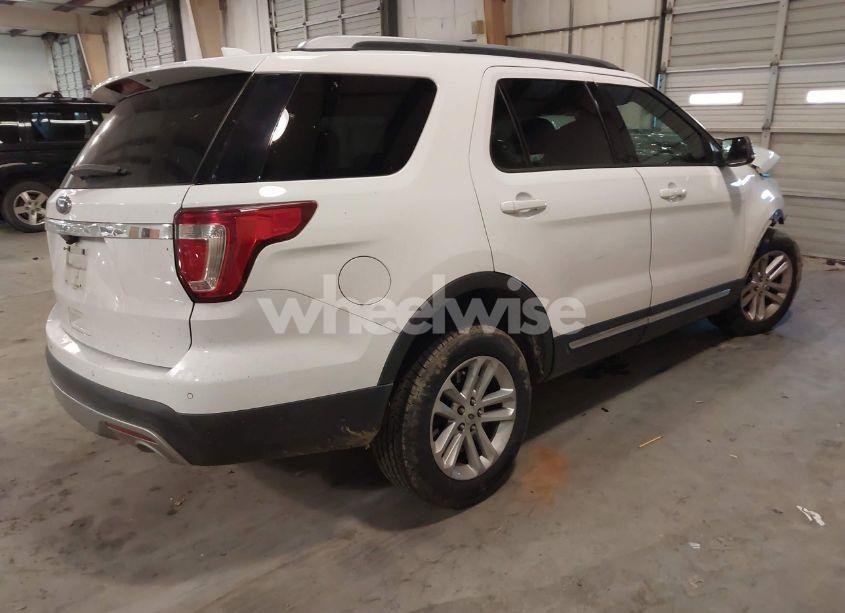 Photo 4 of 2017 Ford Explorer XLT (VIN 1FM5K7D81HGD51815)