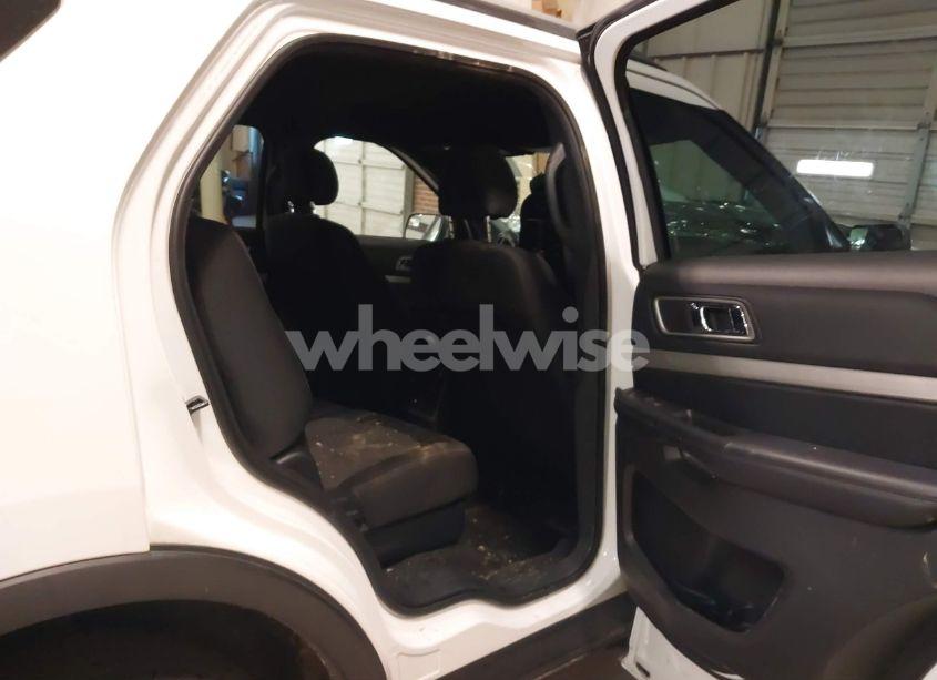 Photo 8 of 2017 Ford Explorer XLT (VIN 1FM5K7D81HGD51815)