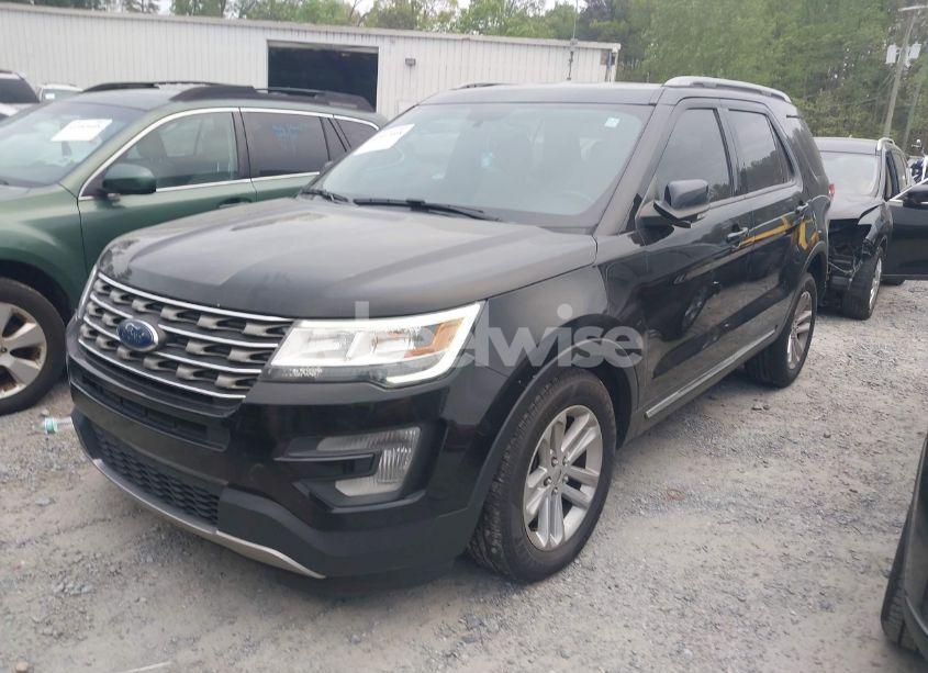 Photo 2 of 2017 Ford Explorer XLT (VIN 1FM5K7D81HGD76682)