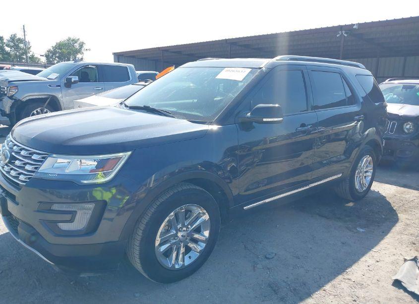 Photo 2 of 2017 Ford Explorer XLT (VIN 1FM5K7D81HGD86502)