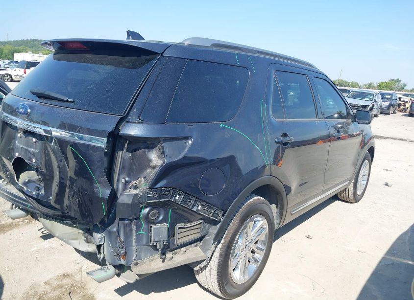 Photo 4 of 2017 Ford Explorer XLT (VIN 1FM5K7D81HGD86502)