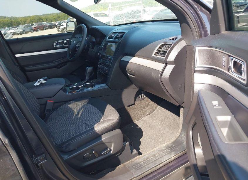 Photo 5 of 2017 Ford Explorer XLT (VIN 1FM5K7D81HGD86502)