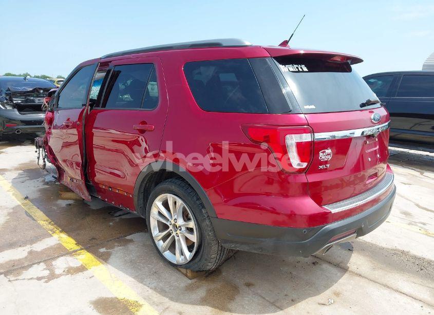 Photo 3 of 2018 Ford Explorer XLT (VIN 1FM5K7D81JGA97433)