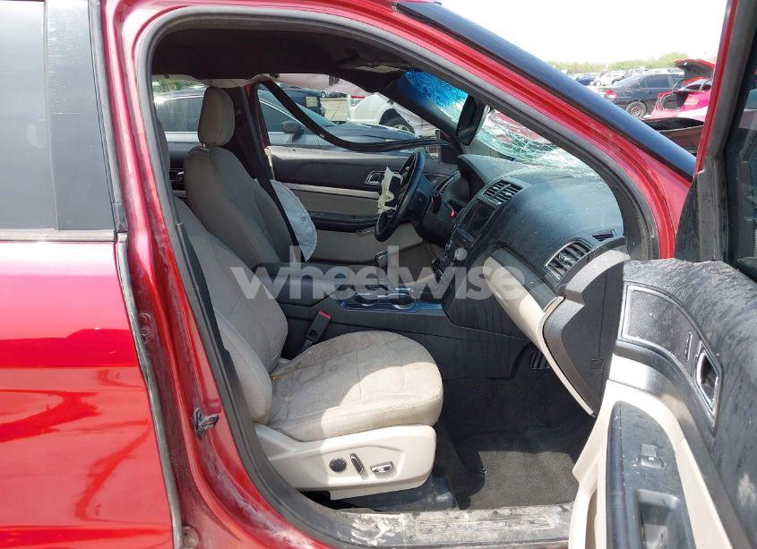 Photo 5 of 2018 Ford Explorer XLT (VIN 1FM5K7D81JGA97433)